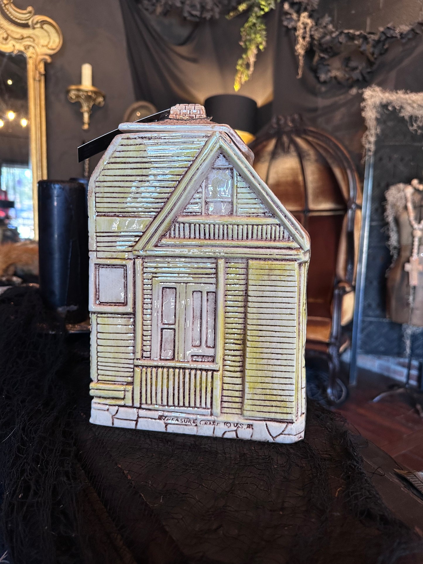 Retro Victorian House Cookie Jar