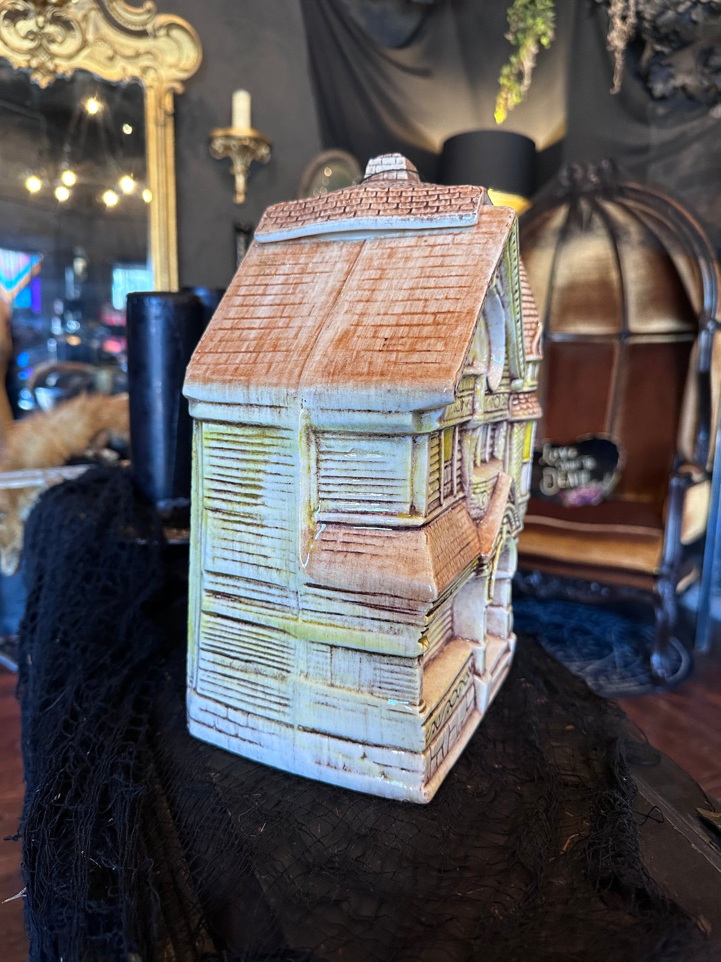 Retro Victorian House Cookie Jar