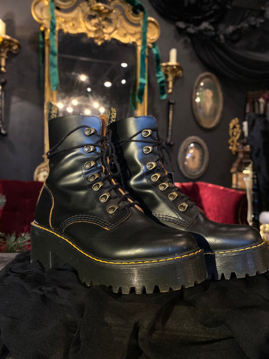 Dr. Martens Vintage Smooth Leather Leona Boots 9 Women’s